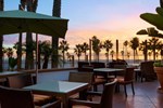 Отель The Waterfront Beach Resort, A Hilton Hotel Отель The Waterfront Beach Resort, A Hilton Hotel