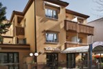 Отель Hotel Villa Lalla Отель Hotel Villa Lalla