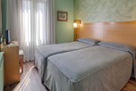 Отель Hotel Lyon Отель Hotel Lyon