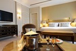 Отель Hotel Le Plaza Отель Hotel Le Plaza