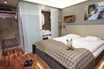 Отель Glo Hotel Airport Отель Glo Hotel Airport
