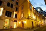 Отель Hotel König von Ungarn Отель Hotel König von Ungarn