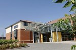 Отель Burleigh Court Hotel and Leisure Отель Burleigh Court Hotel and Leisure