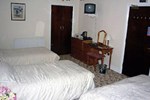 Отель Half Moon Hotel And Restaurant Отель Half Moon Hotel And Restaurant