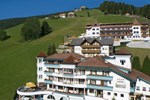Отель Kronplatz-Resort Hotel Kristall Отель Kronplatz-Resort Hotel Kristall