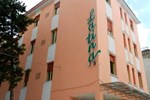 Отель Hotel Latina Отель Hotel Latina
