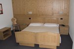 Отель Hotel Canada Отель Hotel Canada