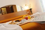 Отель Hotel Villa Camilla Отель Hotel Villa Camilla