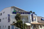 Отель Hotel Les Palmiers En Camargue Отель Hotel Les Palmiers En Camargue