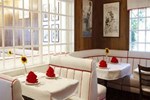Отель Sportsmen's Lodge Отель Sportsmen's Lodge
