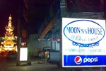 Хостел Moon House @ Clock Tower Хостел Moon House @ Clock Tower