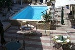 Отель La Bastide d'Entraigues Отель La Bastide d'Entraigues