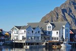 Отель Henningsvær Bryggehotel Отель Henningsvær Bryggehotel