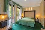 Отель Hotel Don Abbondio Отель Hotel Don Abbondio