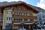 Отель Hotel Ladina Отель Hotel Ladina