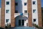 Отель Ibis Budget Petite Forêt Отель Ibis Budget Petite Forêt