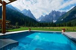 Отель Hotel Dolomitenhof & Chalet Alte Post Отель Hotel Dolomitenhof & Chalet Alte Post