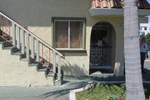 Отель Paradise Inn and Suites Отель Paradise Inn and Suites