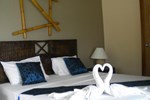 Отель Weekender Villa Beach Resort Отель Weekender Villa Beach Resort