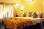 Отель Hiltop Hotel Отель Hiltop Hotel