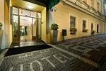 Отель Three Crowns Hotel Отель Three Crowns Hotel