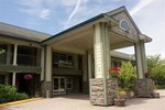 Отель Hilltop Inn And Suites Отель Hilltop Inn And Suites