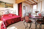 Мини-отель Chambres d'hotes "Domaine de la Rose des Vents" Мини-отель Chambres d'hotes "Domaine de la Rose des Vents"