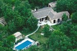 Мини-отель Chambre d'Hôtes "La Fontaine de Cadassi" Мини-отель Chambre d'Hôtes "La Fontaine de Cadassi"