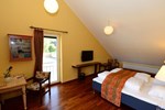 Отель Hotel and Restaurant Fru Larsen Отель Hotel and Restaurant Fru Larsen
