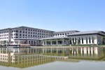 Отель Bolong Lakeview Resort Отель Bolong Lakeview Resort