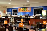 Отель Holiday Inn Express Birmingham Star City Отель Holiday Inn Express Birmingham Star City