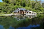 Мини-отель Lodge on the Lake Мини-отель Lodge on the Lake
