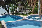 Отель Dolphinbay Beachfront Resort Отель Dolphinbay Beachfront Resort