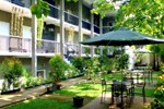 Гостевой дом Safwah Bintaro Hotel Гостевой дом Safwah Bintaro Hotel