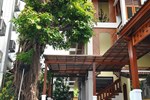 Отель Sripat Guesthouse Отель Sripat Guesthouse