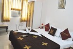 Отель Hotel Deepak Отель Hotel Deepak