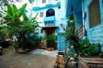 Отель Yogis Guest House Отель Yogis Guest House