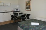 Отель Warrnambool Holiday Park and Motel Отель Warrnambool Holiday Park and Motel