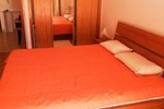 Апартаменты Two Bedroom Apartment with Terrace and Garage Апартаменты Two Bedroom Apartment with Terrace and Garage
