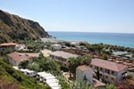 Отель Villaggio Camping La Scogliera Отель Villaggio Camping La Scogliera