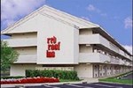 Отель Red Roof Inn Toledo - University Отель Red Roof Inn Toledo - University