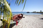 Хостел Echo Beach Backpackers Хостел Echo Beach Backpackers