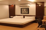 Отель Loharkar Hotel Отель Loharkar Hotel