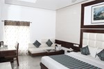 Отель Hotel Emerald Отель Hotel Emerald