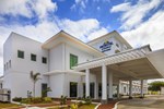 Отель Microtel by Wyndham South Forbes Отель Microtel by Wyndham South Forbes