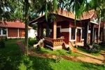 Отель Hollyhock Resort Отель Hollyhock Resort