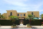 Отель Hotel Amira Отель Hotel Amira
