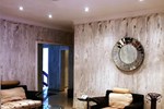Отель Charlies Place and Suites Отель Charlies Place and Suites
