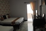 Отель Y Khoa Hotel Отель Y Khoa Hotel
