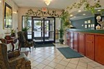 Отель Days Inn And Suites Отель Days Inn And Suites